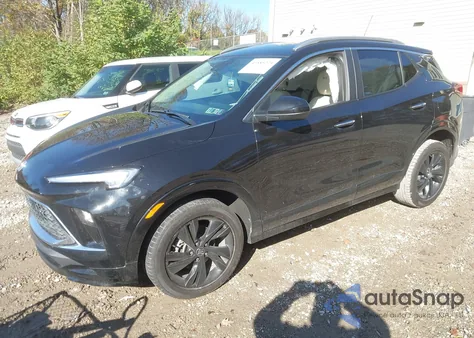 2024 Buick Encore Gx Sport Touring Awd z USA, uszkodzony, nr VIN KL4AMESL2RB086646